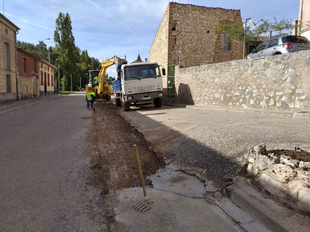 Pavimentación y colocación de contadores en Hontangas (Burgos)
