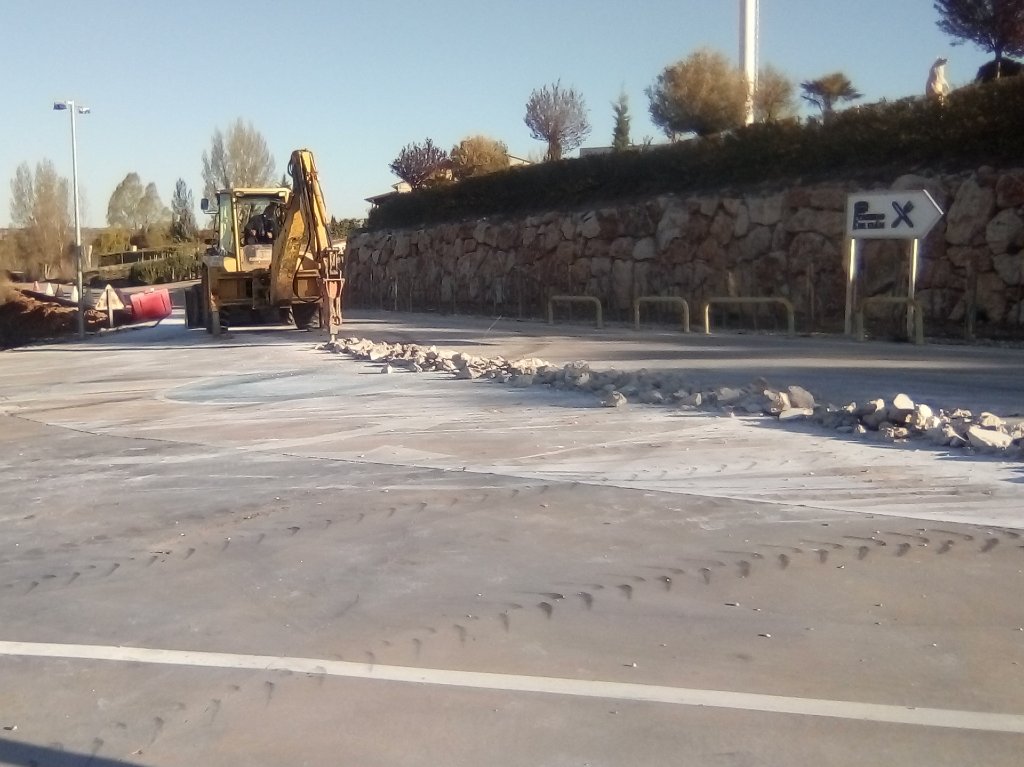 "Realización de canalizaciones para punto de recarga de vehículos" en Gumiel de Izan (Burgos)